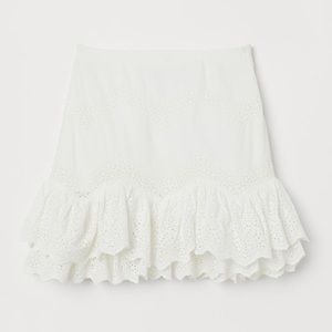 White mini layered eyelit HM skirt. Size 2, only worn once. Great condition.